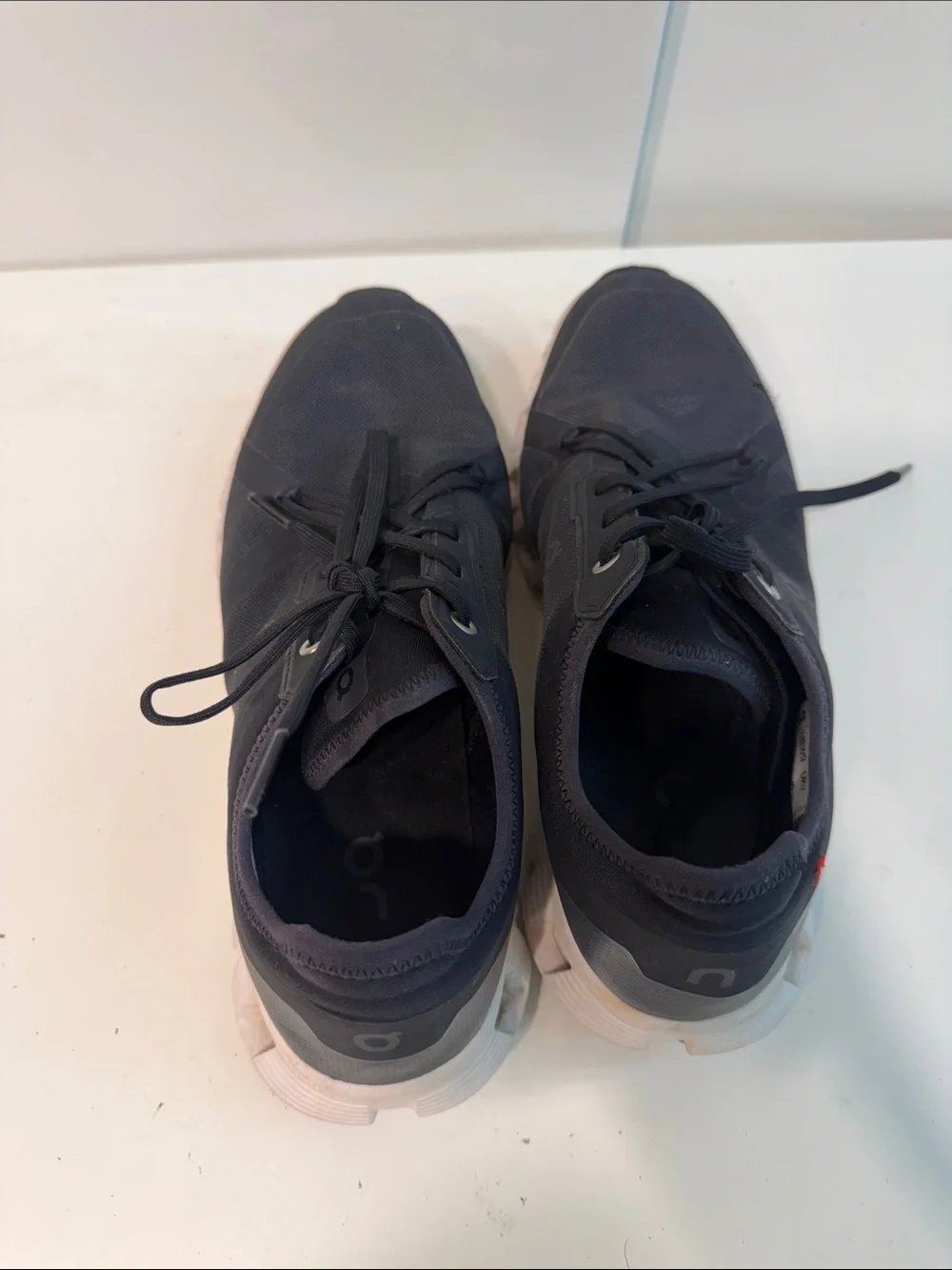 Used women’s oncloud Athletic Running Shoes size 9
